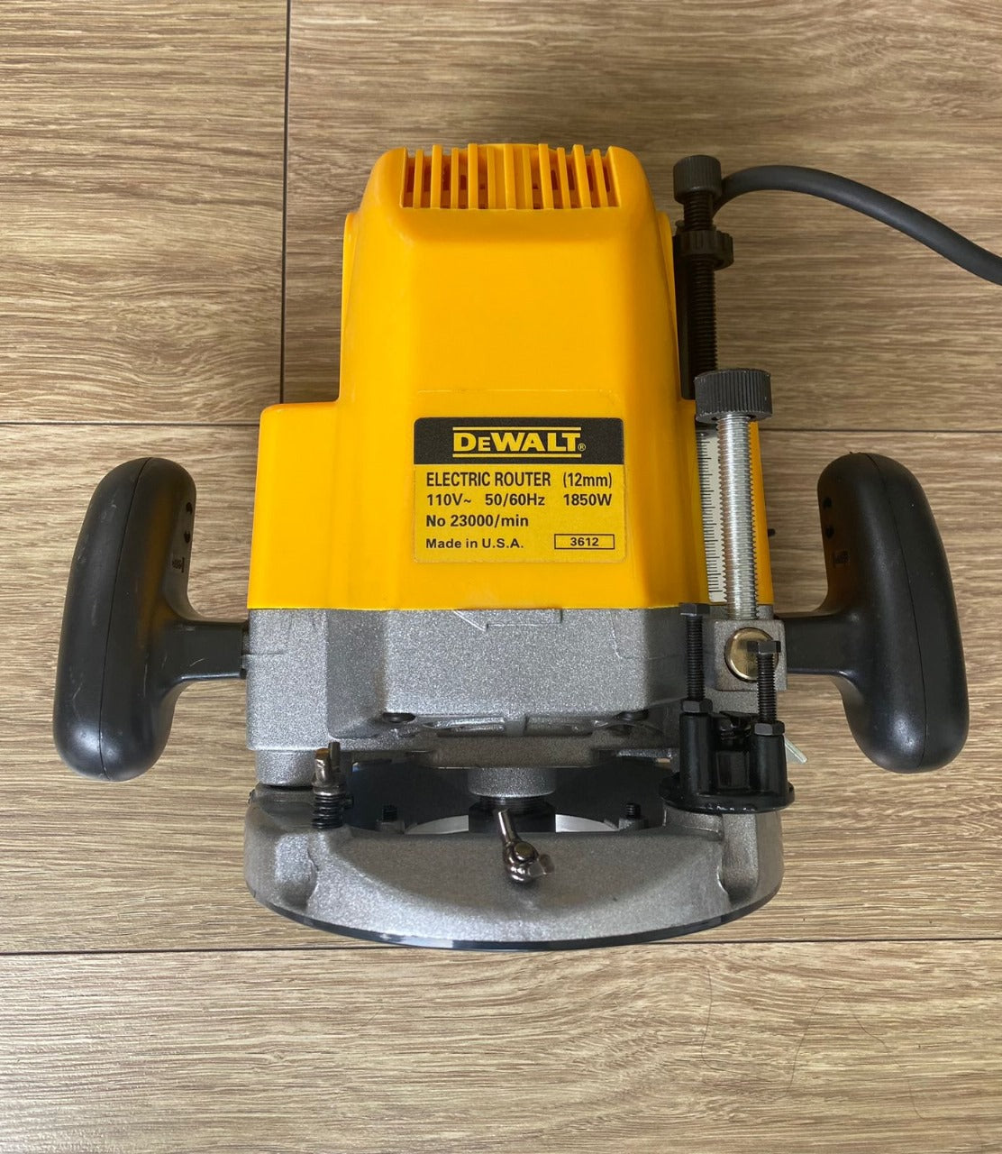 Ruteadora DeWalt 1/2" y 1/4" | 1900W Profesional